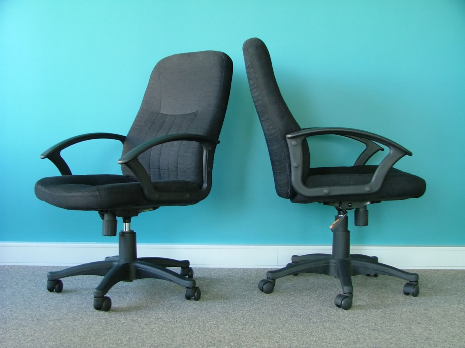 Support Your Spinal Health by Choosing the Right Office Chair